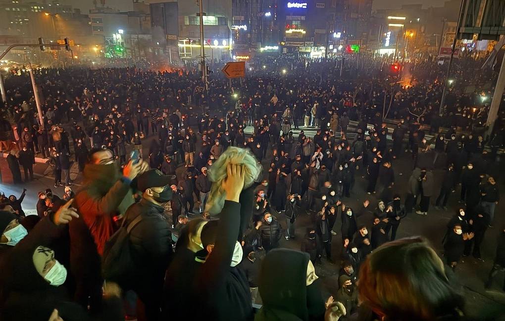 Iran riots Tehran mosque burning rial protests