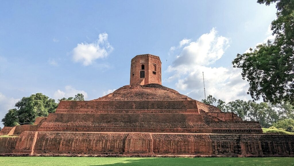 Chaukhandi Stupa Sarnath with Mughal tower (octagonal brick tower)