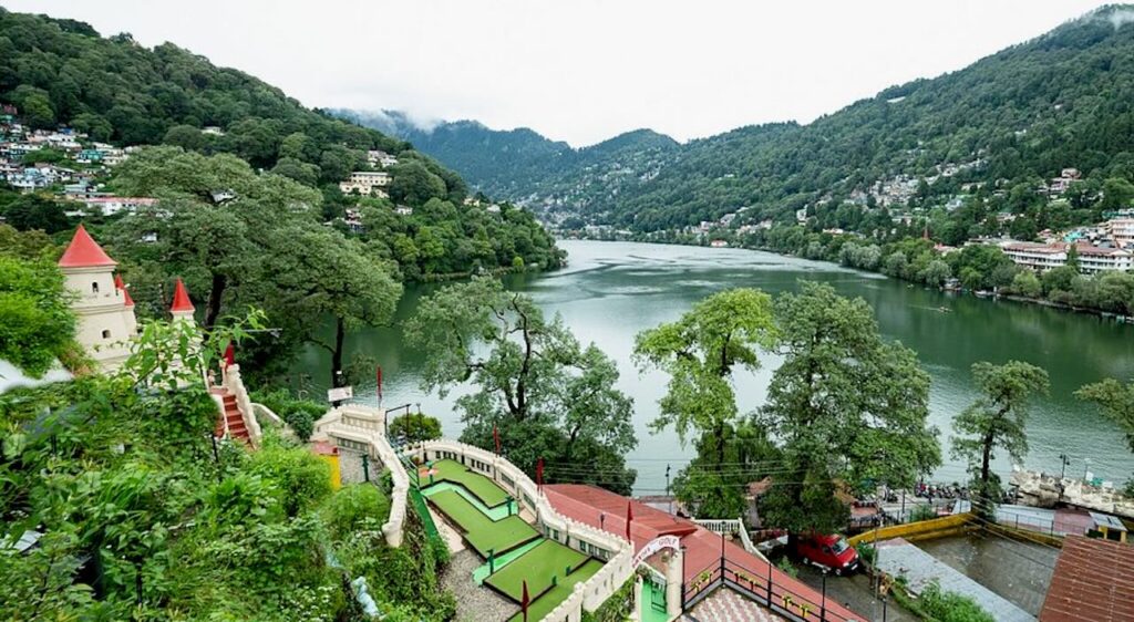 One of the Hill Stations Near Delhi is Nainital. Beautiful Naini Lake surrounded by hills in Nainital